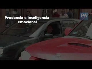 Las manos de mujer, al volante, son mejores