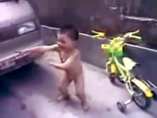 what a jotilz dance ... lol baby with funny music