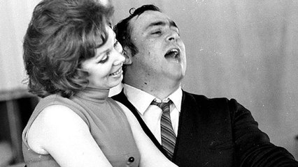 ZBARDHI : Zjarr Televizion - Profil , Luciano Pavarotti