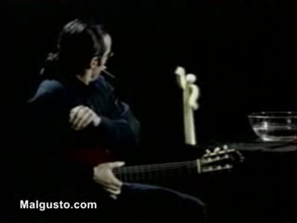 Gitarre und Marionette