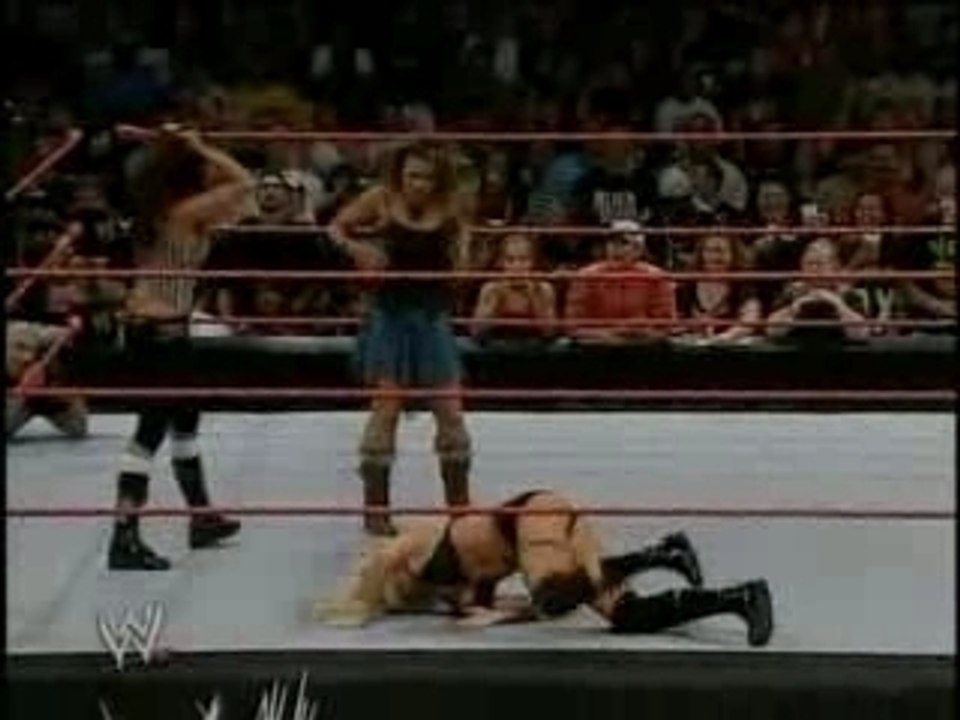 Mickie vs Torrie