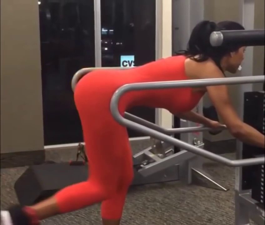 Aline Bernardes - Bikini Model Legs and Butt Workouts - Female Fitness Model Gym Workout Routines