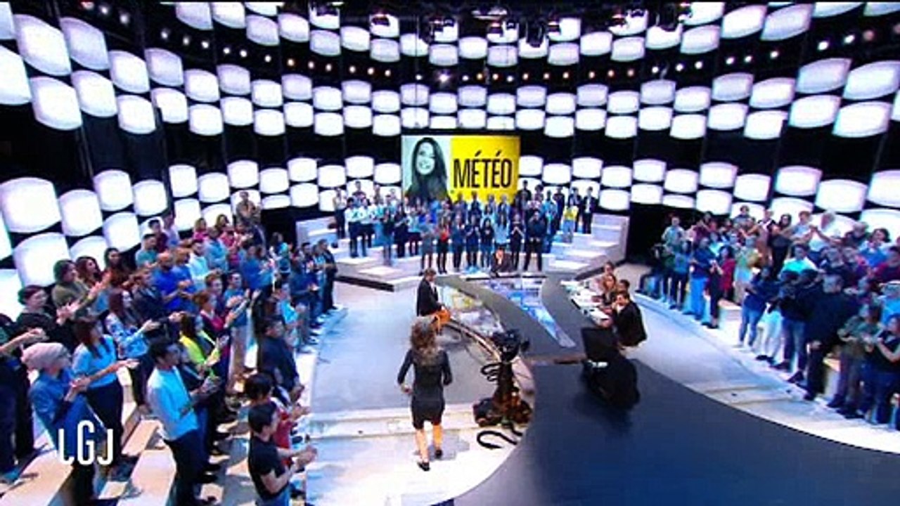 Ornella Fleury débarque enceinte sur le plateau du "Grand Journal" - Regardez