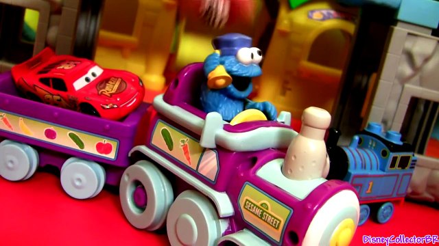 NEW Cookie Monster Food Train Railway Playset with Lightinng McQueen Disney Pixar cars toys