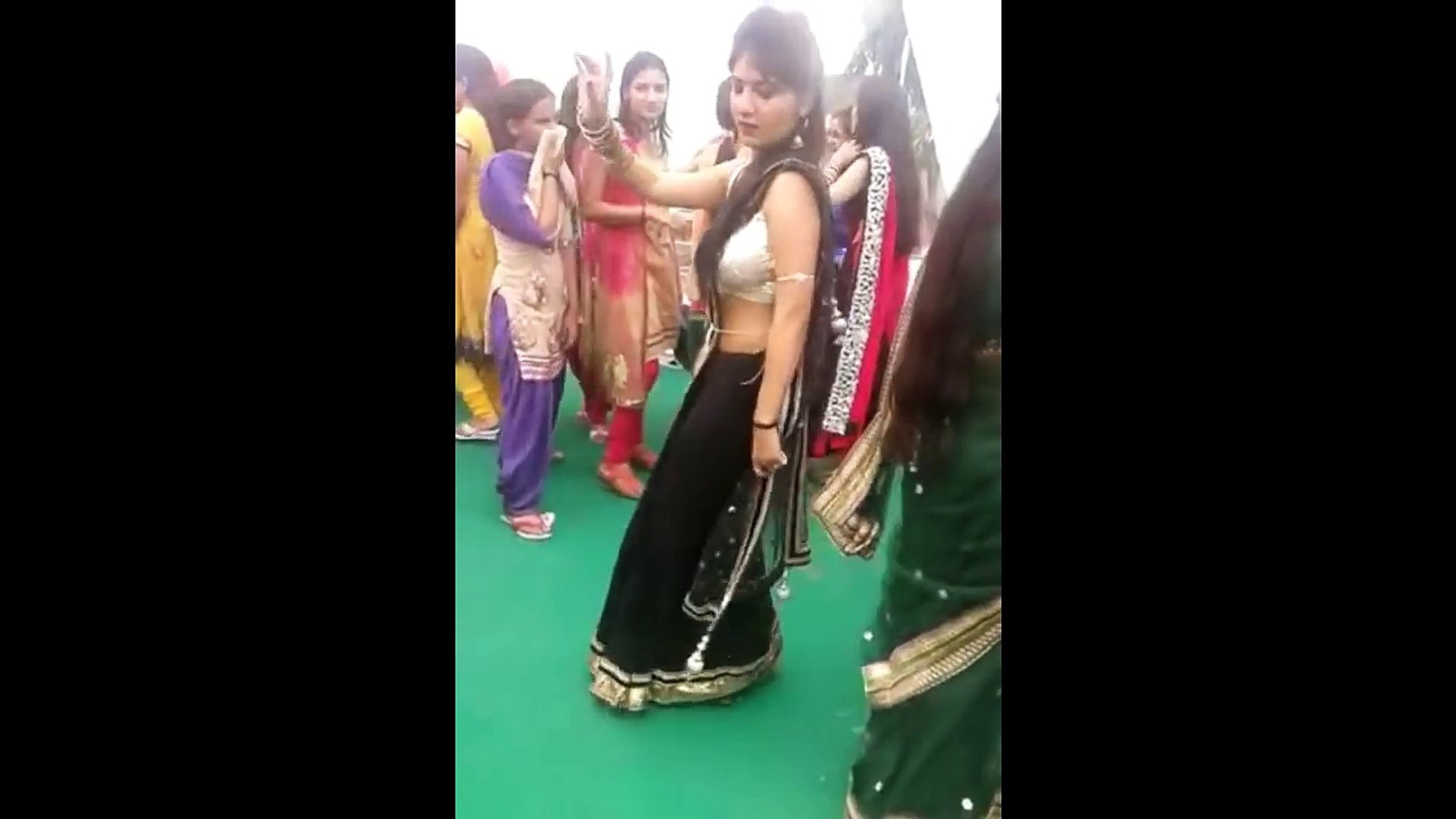 Girl dance in party || kallajodu college papa dj song - video Dailymotion