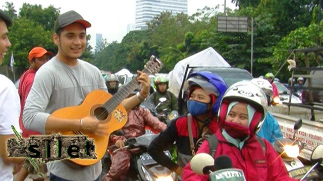 Aksi Giorgino Mengamen untuk Korban Bencana Alam - Silet 06 Oktober 2016