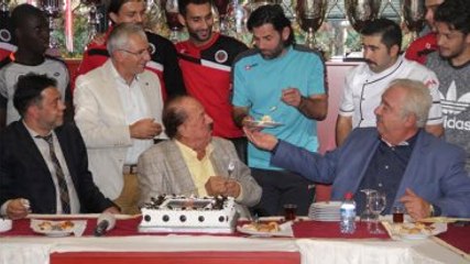 İlhan Cavcav'a Sürpriz Doğum Günü Pastası