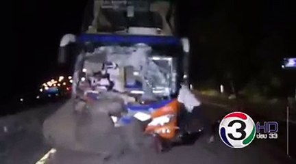 Un car renverse un éléphant