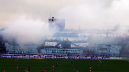 Une caméra tombe sur la tête d'un joueur du Spartak Moscou