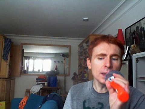 Wiwi égratigne alors souris de Navii