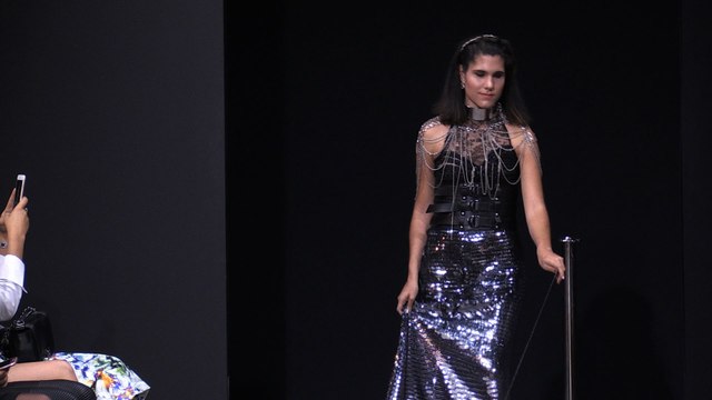 Des mannequins malvoyantes vedettes d'un défilé à Paris