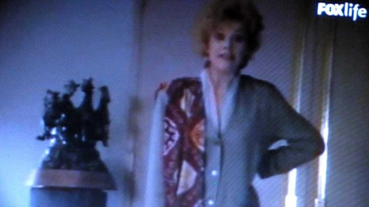 "Cote Ouest" (video en français ) - "Paige" essaye desèsperement de contacter "Greg" qui l'évite .