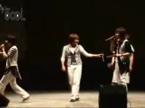 Super Junior - 070731 Kiss the radio song in Sukira Concert