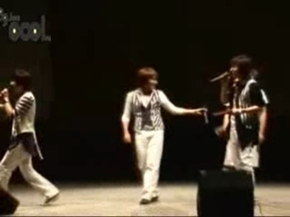 Super Junior - 070731 Kiss the radio song in Sukira Concert