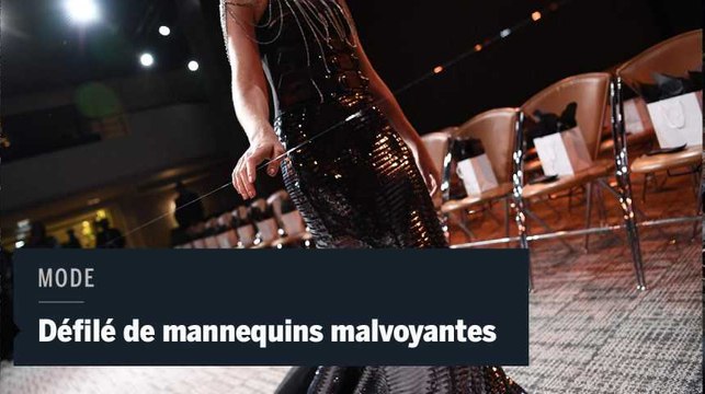 Des mannequins malvoyantes en vedettes d'un défilé pour la fin de la Fashion Week à Paris