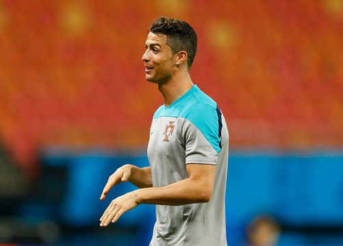 La reprise en coup du foulard de CR7