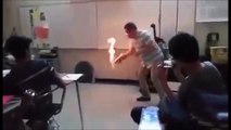 Ton prof de chimie fout le feu au sol de la classe... FAIL