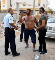 Madde Bağımlısı Genç, Polislerin Yüzüne Tiner Döktü