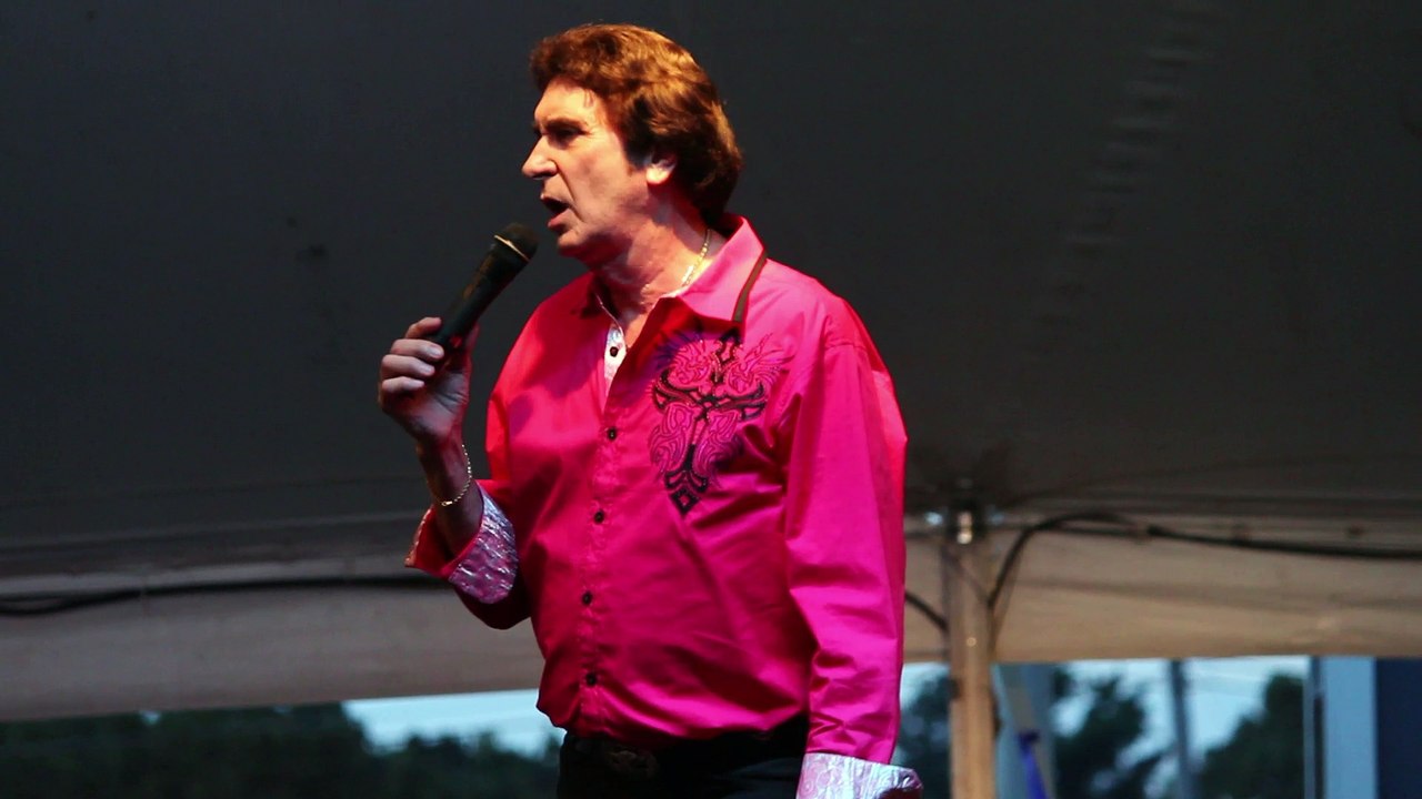 Gary Abbott sings 'Hard Knocks' Elvis Week 2016