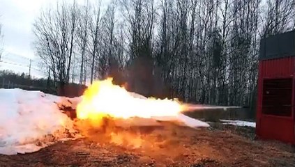 Il transforme son Kärcher en lance-flammes