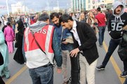 Yenibosna'daki Patlamanın Ardından İstiklal Caddesi'nde Çanta ve Valizler Didik Didik Arandı