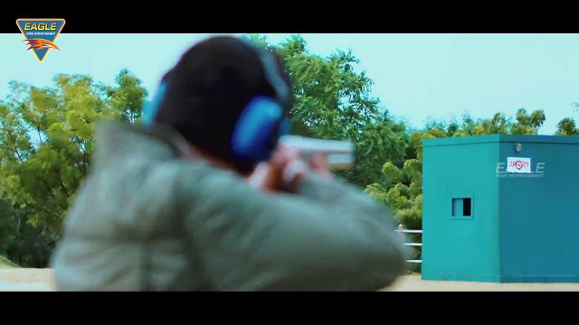 Makkhi Hindi Movie || Sudeep Helps Hamsa Nandini In Shooting || Nani, Samantha || Eagle Hindi Movies