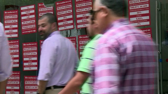 Sucursales bancarias en Brasil cumplen un mes de huelga