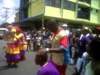Grupo de Honduras en desfile de la etnia negra