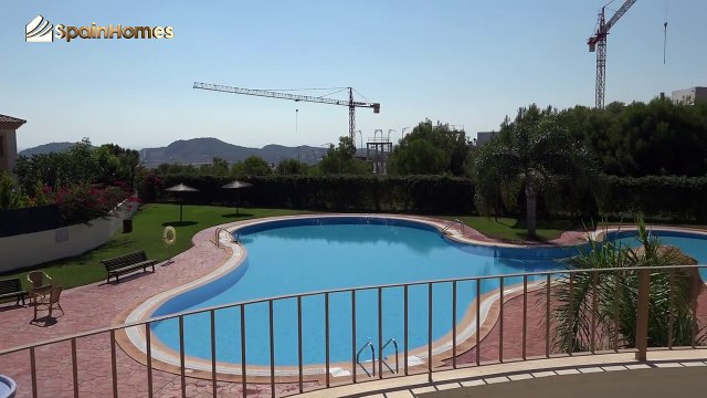 Кредит. Двухуровневая квартира в Sierra Cortina, Бенидорм, Испания, с тремя спальнями