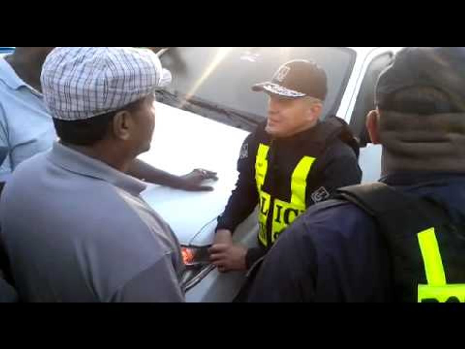 Comisionado Fanuco conversa con los transportistas de la 24 de Diciembre.