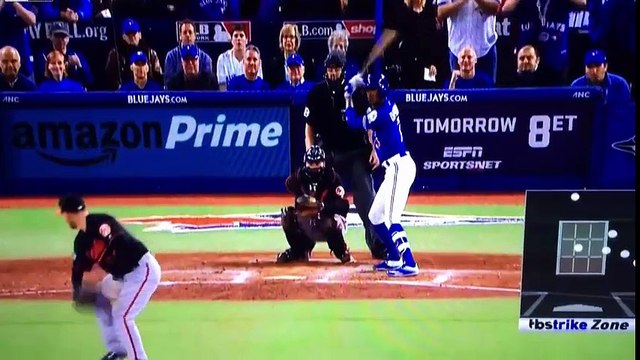 Toronto fan throws beer at Baltimore outfielder