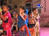 Girls dance on broken glass pieces to appease Goddess Adhya Shakti, Junagadh - Tv9 Gujarati