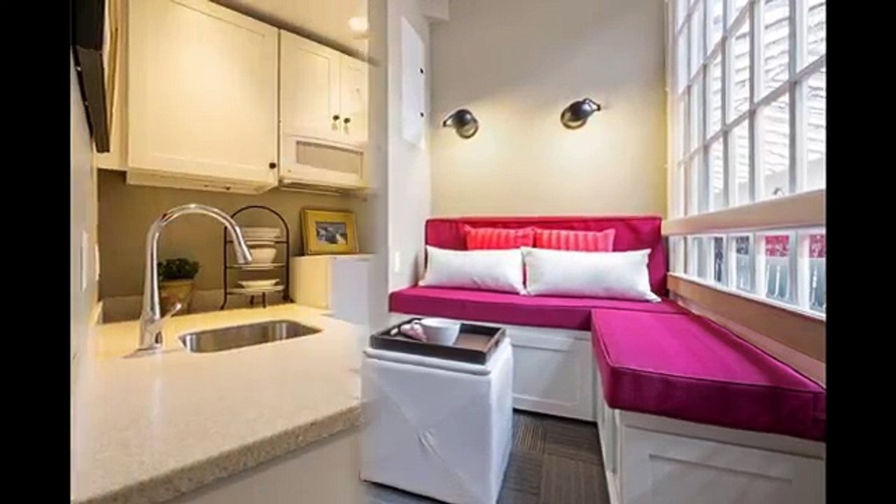 Cette femme vit dans le plus vieux centre commercial d'Amérique, le Providence Arcade !