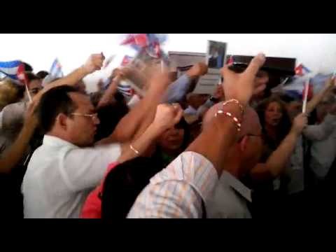 Cubanos protestando en el Foro de la Sociedad Civil