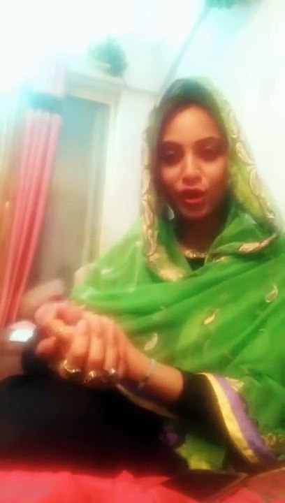 Arshi Khan gives PCB the middle finger