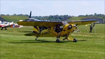 Ce pilote d'avion atterrit sur la remorque d'un camion... Cascade incroyable