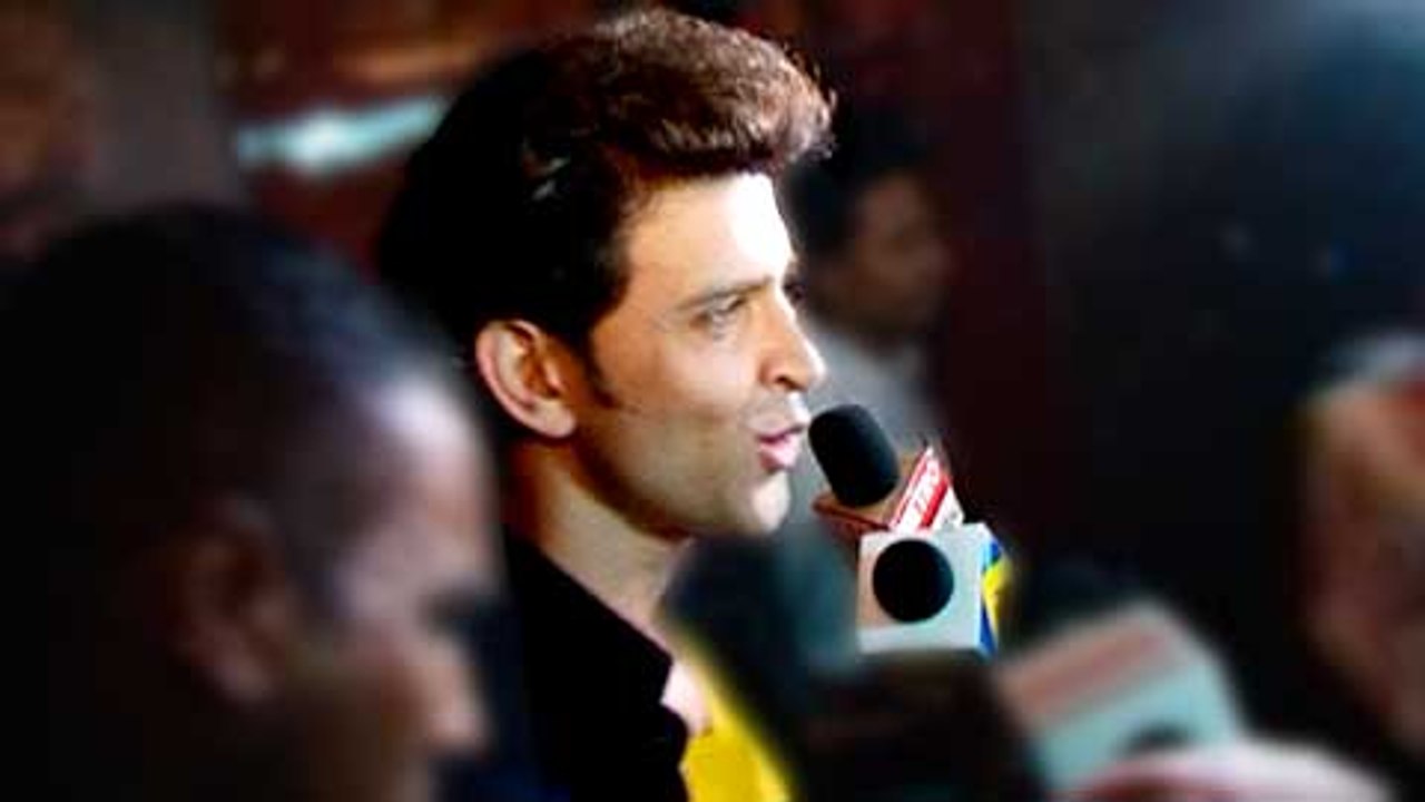 Hrithik Roshan AVOIDS Talking About Kangana Ranaut's Legal Battle