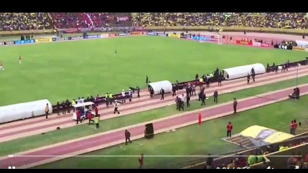 Equateur : évacué sur un brancard après une (fausse ) blessure, Enner Valencia est poursuivi par la police