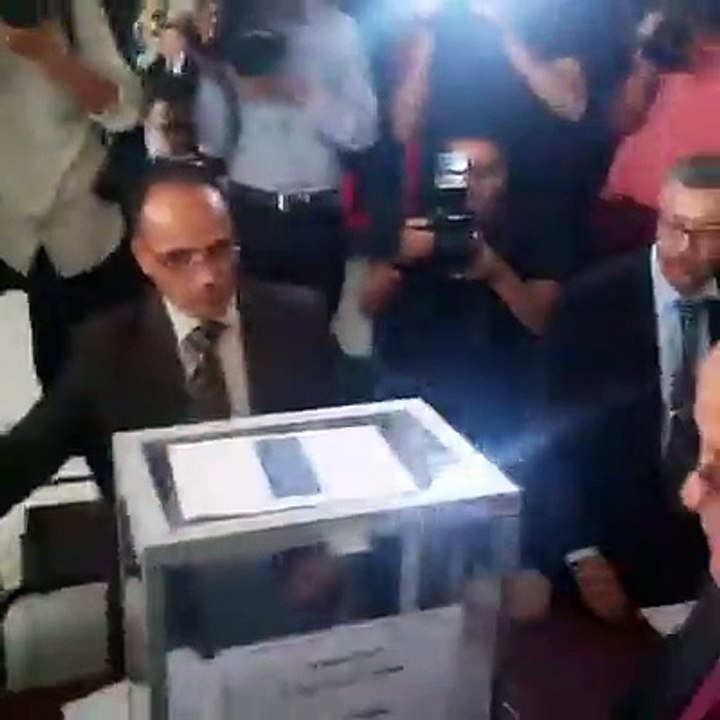 بنكيران في مكتب التصويت