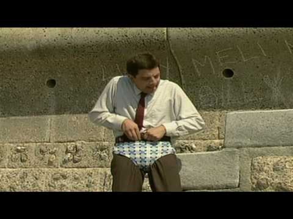 Mr Bean - Changing into Trunks