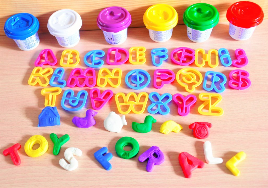 Learn Colors with Play Doh Whale in this Children's educational learning video - Cartoon for Kids
