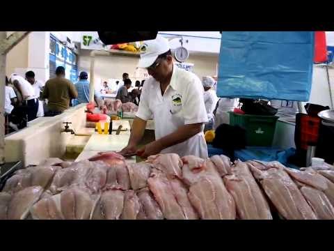 Panameños en el mercado del Marisco
