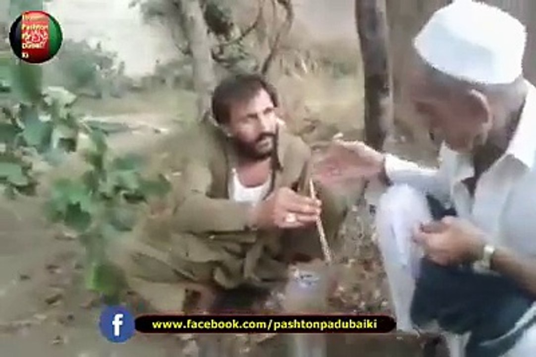 Pashto funny interview by pathan - halaka chrsyan di