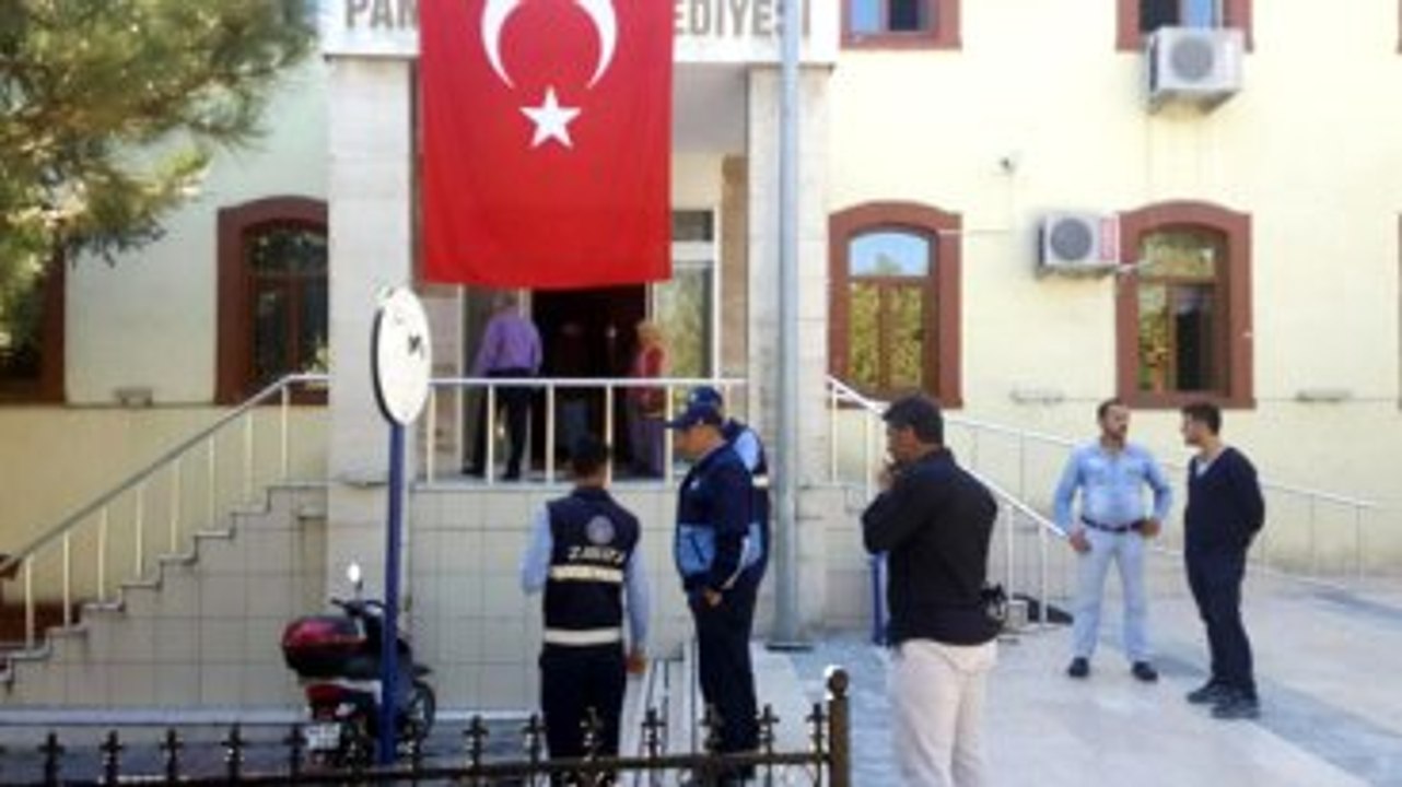 Pamukova Belediye Başkan Yardımcısı Makamında Silahlı Saldırıya Uğradı