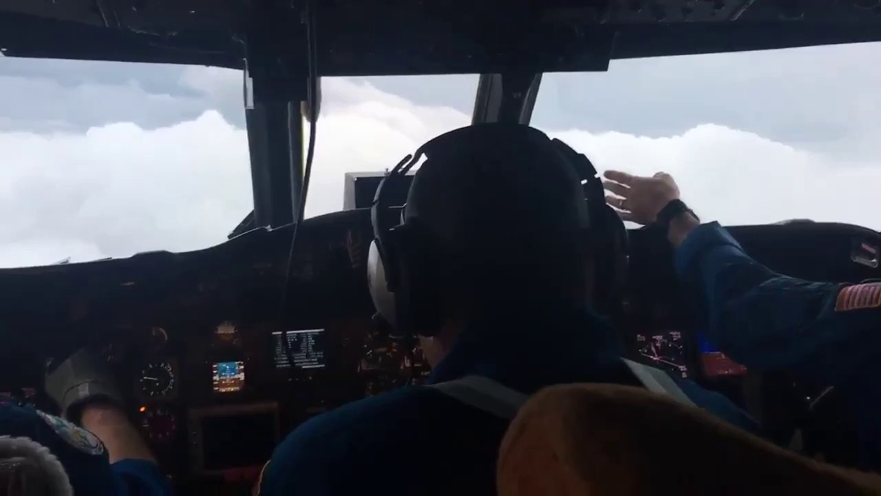 Ces chasseurs d’ouragan volent dans l’œil  de Matthew