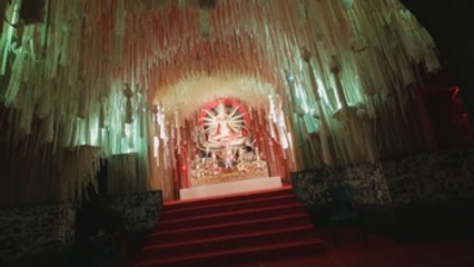 Esculturas y construcciones efímeras inundan Calcuta durante Durga Puja