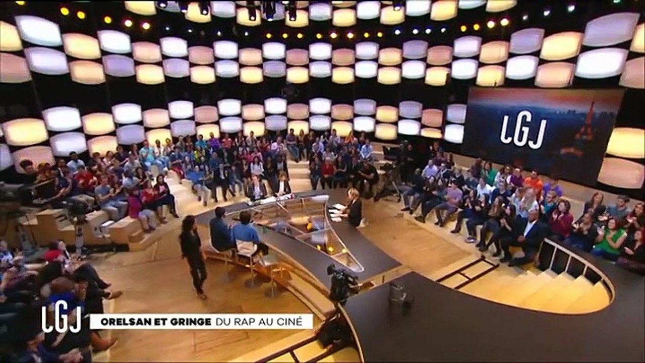 Elisa Meliani au Grand Journal (Décembre 2015)