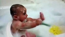 Funny baby - laugh in the bathroom ￼ 