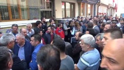 Descargar video: Sivas Şehit Uzman Çavuş Zileligil'in Cenazesi Memleketi Sivas'a Getirildi