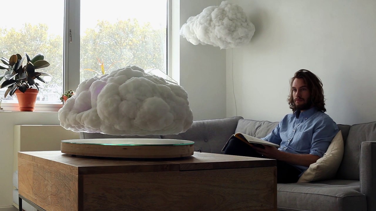 Un orage miniature qui flotte dans votre salon par Richard Clarkson
